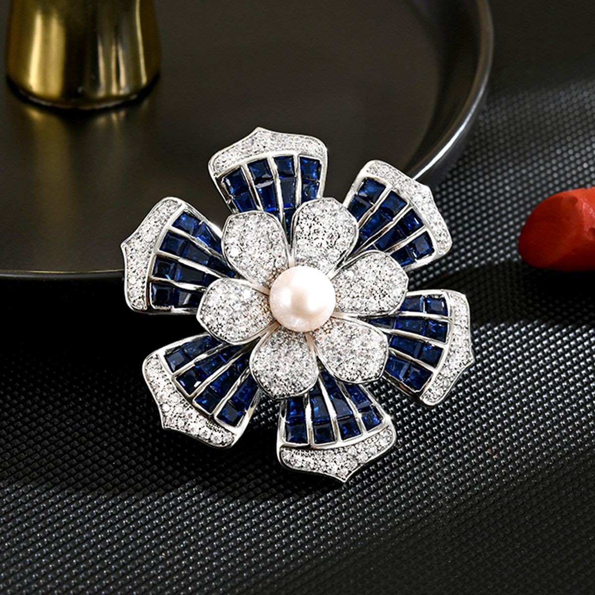 Floral Motif Brooch XXB010